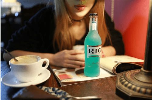 新茶飲時(shí)代 當(dāng)青梅竹馬解不開的消費(fèi)困局，遇見“小白”的零售解法