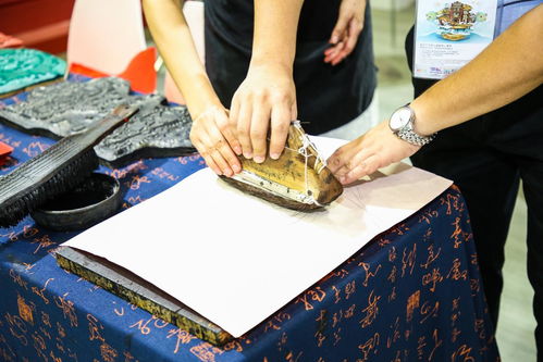 非遺展演 傳承人獻藝 文創(chuàng)產(chǎn)品展銷 在旅博會沉浸式體驗廣東非遺文化